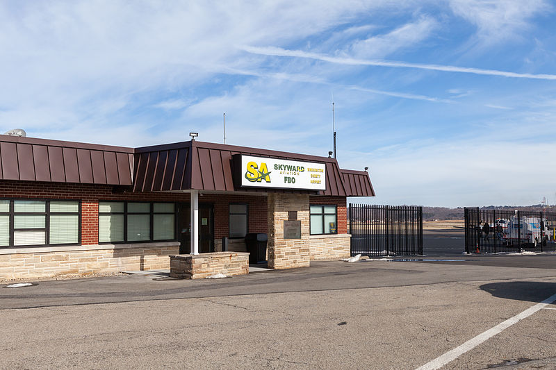 File:Washington County Airport FBO.jpg