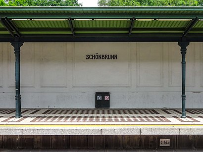 Wien schoenbrunn station.jpg