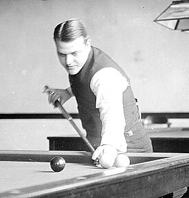 Willie Hoppe carom biliárdot játszik (részlet) kb. 1910-1915.jpg