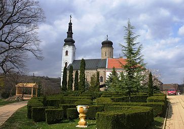 Шишатовац, главни прилаз манастирској цркви