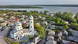 Pyhän Nikolauksen (Nikolaos Ihmeidentekijän) kirkko ja näkymää Tonavan ääreltä Vylkovessa.