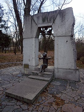 Monumento al asentamiento cabeza de puente.jpg