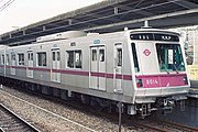 半蔵門線カラーのまま東西線で短期間使用された8000系 （1988年 / 中野駅）