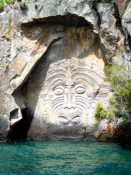 Depiction of Ngātoro-i-rangi at Mine Bay, created in the late 1970s by Matahi Whakataka-Brightwell and John Randall.
