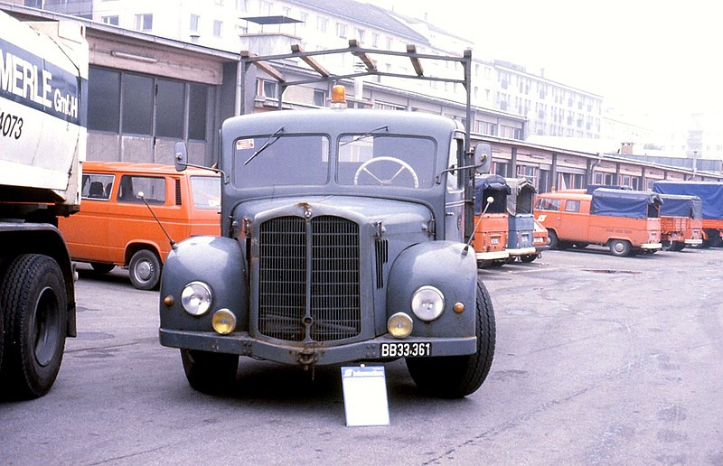 File:096R25091082 Eisenbahn, Tag der offenen Tür bei ÖBB, Bahnhof Wien Nordwest, Kraftwagendienst, Lkw.jpg