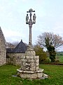 Chapelle Notre-Dame de Tréguron : le calvaire près de la chapelle