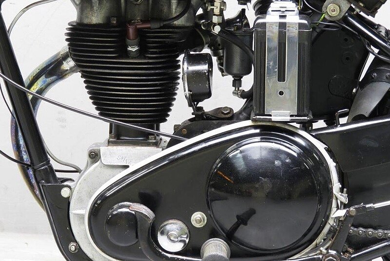 File:1939 AJS Model 39-12 250cc-OHV engine left side.jpg