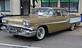 1958 Pontiac Star Chief Custom 4-door sedan Golden Jubilee Edition, front left view