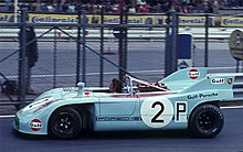 Joseph Siffert, fără cască, pe Porsche 908/3 în 1971 pe Nürburgring