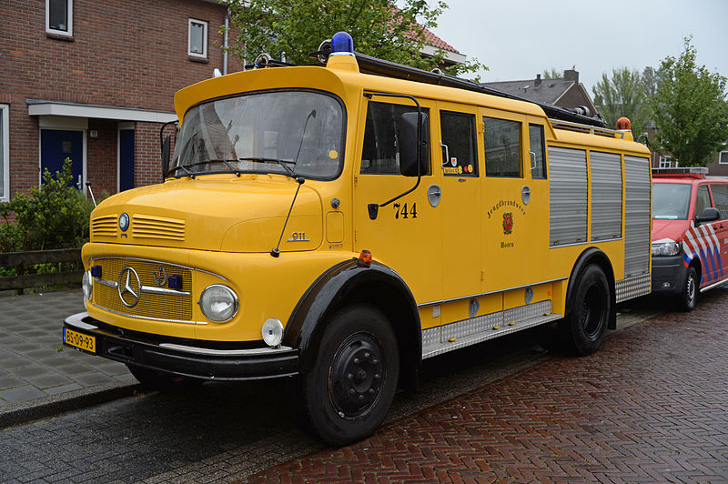 File:1971 Mercedes-Benz L 911B Jeugdbrandweer Hoorn.jpg