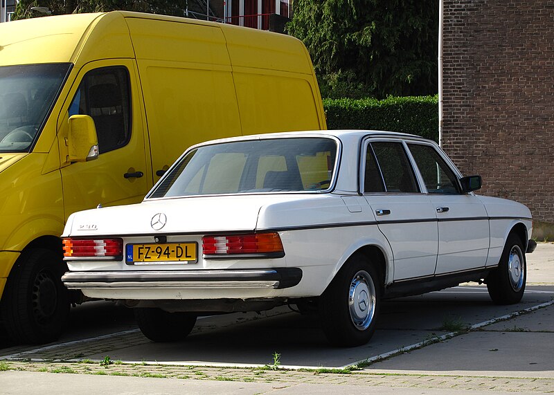 File:1980 Mercedes-Benz 230 (W123) (53284934025).jpg