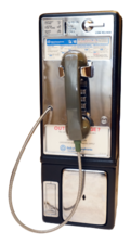 Telefone público 1C - Sistema Bell, feito pela Western Electric, fabricado em julho de 1979. Usado nos EUA.