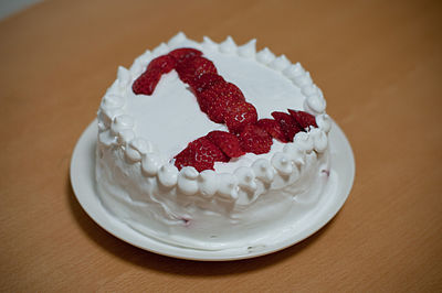 1st Birthday Cake (１歳の誕生日ケーキ) (3470200661).jpg