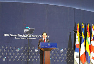 South Korean President Lee Myung-bak speaks to the media during a press conference after the Seoul Nuclear Security Summit at the Convention and Exhibition Center (COEX) in Seoul, South Korea, 27 March 2012. 2012 Seoul Nuclear Security Chair's Press Conference.jpg