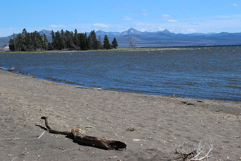 File:2014 Yellowstone Lake 23.JPG