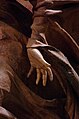 2016 Bolonia (Italia), Foto Paolo Villa VR, Pietà Lamentation over the Dead Christ de Niccolò dell'Arca, detalle de la mano, escultura, terracota, arcilla, alto renacimiento, gótico tardío FOTO2314.jpg