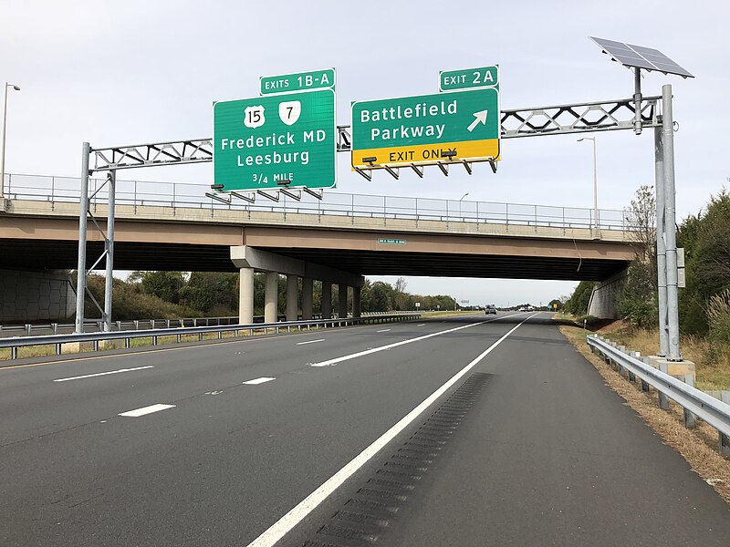 File:2018-10-25 14 42 00 View west along Virginia State Route 267 (Dulles Greenway) at Exit 2A (Battlefield Parkway) in Virts Corner, Loudoun County, Virginia.jpg
