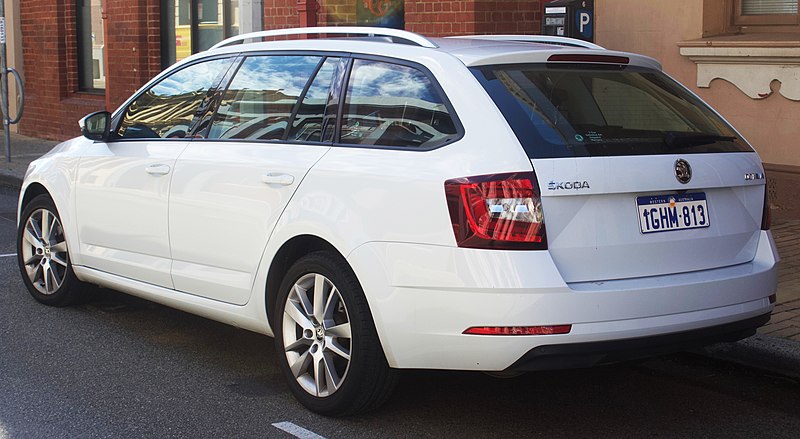 File:2018 Skoda Octavia (5E MY18.5) 110TSI station wagon ...