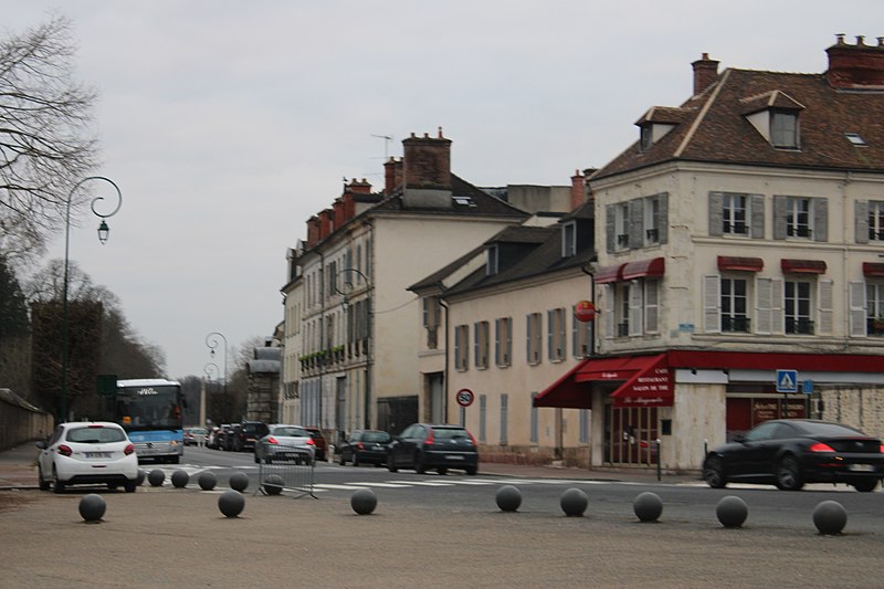 File:2021-03-05 17-57-49 - Fontainebleau - Boulevard Magenta.jpg