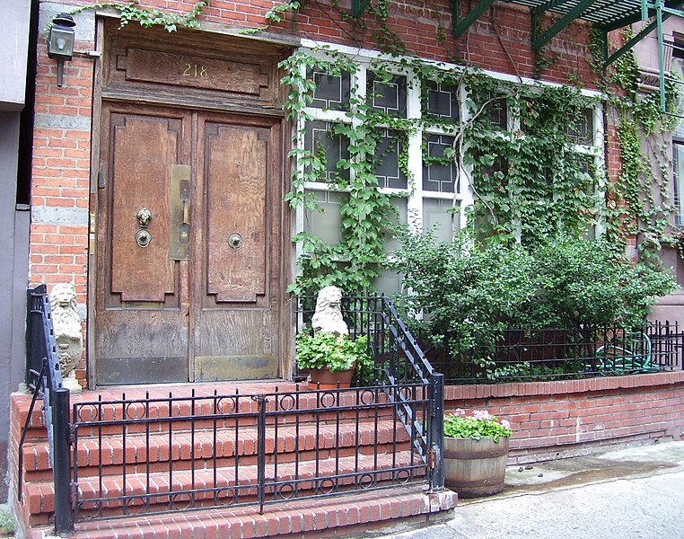 File:218 E 25th St.jpg