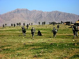 82-га повітряно-десантна дивізія патрулює долину Горак провінції Гільменд на півдні Афганістану в ході операції «Ахіллес», 6 березня 2007