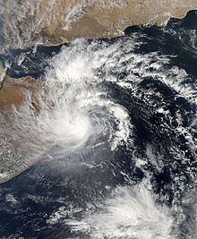 Depresi yang mendalam ARB 01 sedikit ke arah timur dari pantai Somalia pada 10 November 2013. Sistem tidak memiliki mata dan relatif kecil.