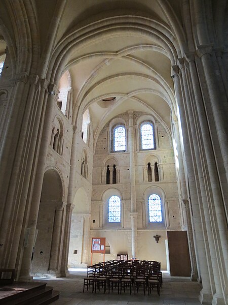 File:Abbaye de Lessay - transept sud 2.JPG