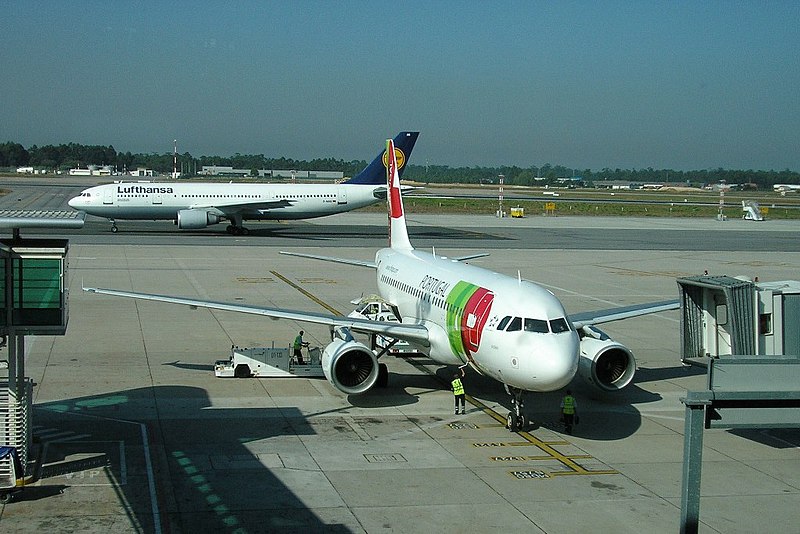 File:Aeroporto Porto 08.jpg