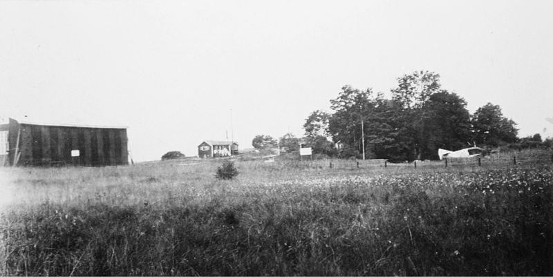 File:Airport Lindarängen (1).jpg