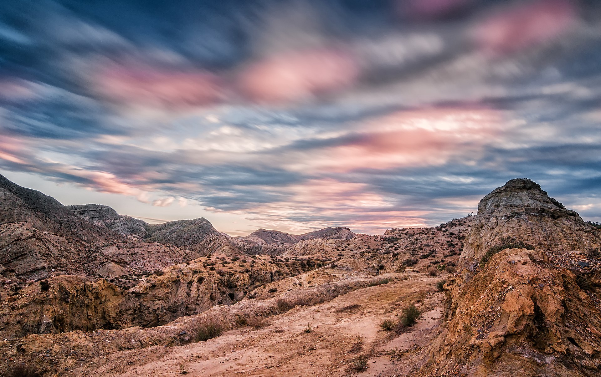 Amanecer en el desierto.jpg