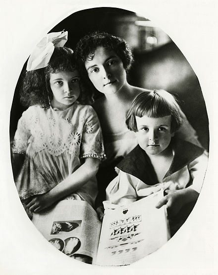 This photograph of Dudley with her children was widely circulated with suffrage publicity materials in an effort to counteract stereotypes of suffragists as mannish radicals.[9]