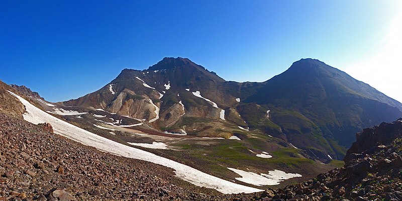 File:Aragats, North ^ East summits, 2012.08.05, 2012.08.05 - panoramio.jpg