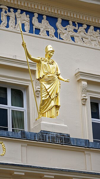 File:Athenaeum Club statue (25300078589).jpg
