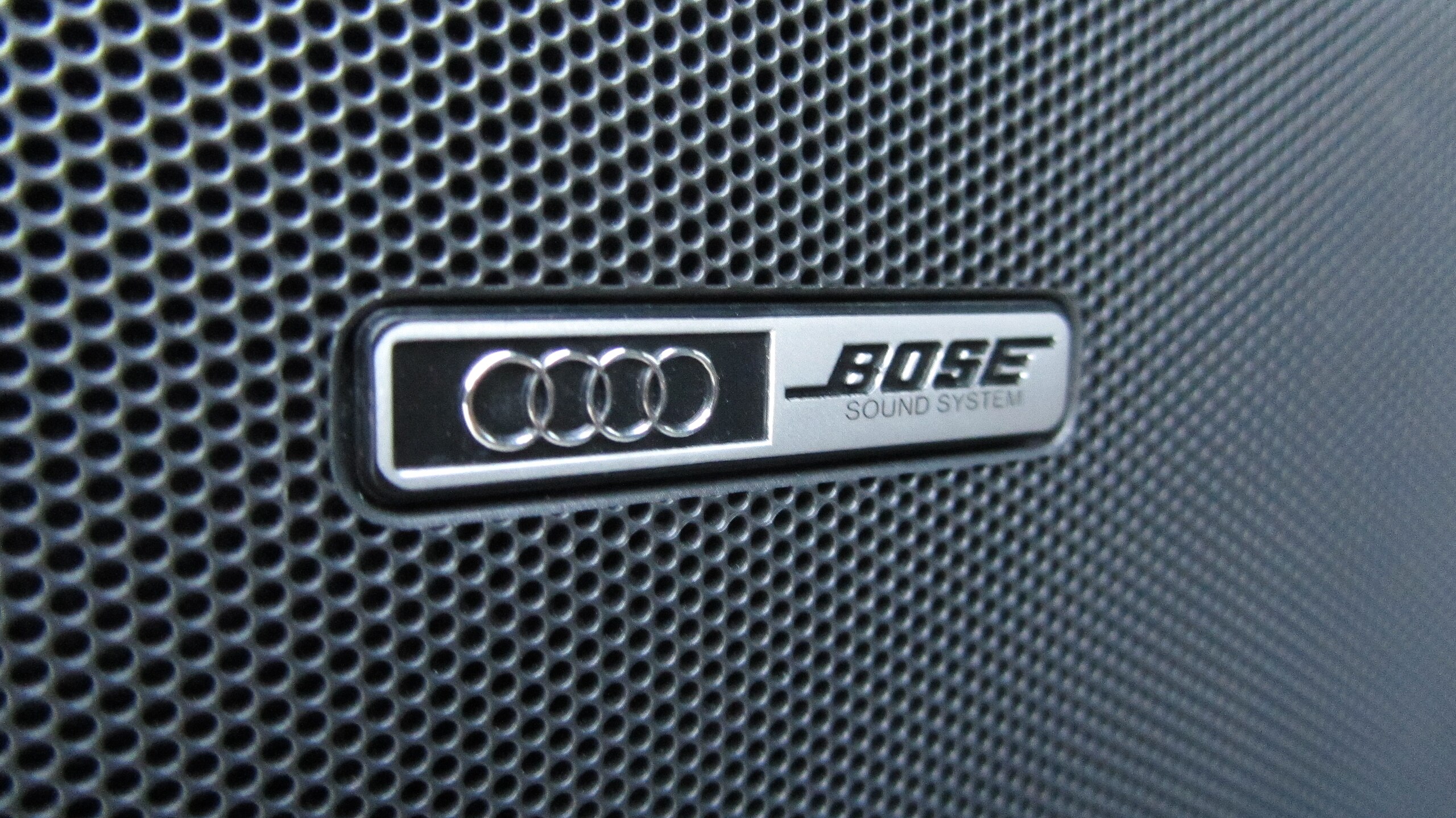 File:Audi Bose Detail.JPG - Wikimedia Commons