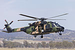 Armée australienne (A40-003) NHI MRH-90 arrivant à l'aéroport de Wagga Wagga.jpg