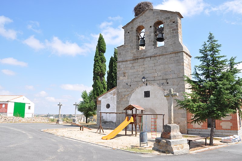 File:Aveinte-parque infantil.jpg