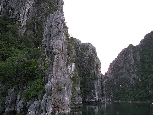Image: Bái Tử Long rock