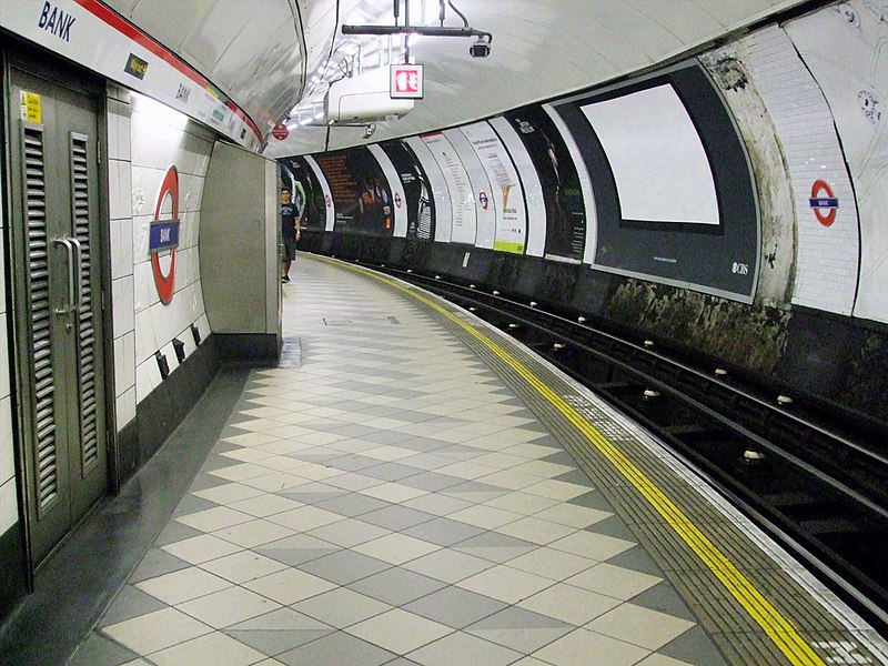 File:Bank station westbound Central look east.JPG