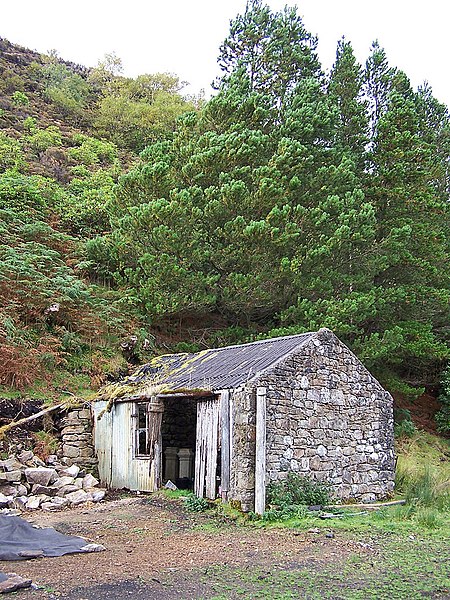 File:Barn at Balachuirn - geograph.org.uk - 2095758.jpg