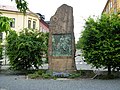 «Harald Sigurdssön Haardraade Norges Konge Oslos Grundlægger 1015 1066», på Harald Hardrådes plass i Oslo avduket 1905 med relieff av Lars Utne.