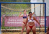 Deutsch: Beachhandball bei den Olympischen Jugendspielen 2018; Tag 6, 11. Oktober 2018; Mädchen, Platzierungssspiel Ränge 11-12 – Amerikanisch Samoa-Mauritius 2:1 English: Beach handball at the 2018 Summer Youth Olympics at 11 October 2018 – Girls Placement Match 11-12 – American Samoa-Mauritius 2:1