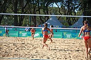 Deutsch: Beachvolleyball bei den Olympischen Jugendspielen 2018; Tag 8, 14. Oktober 2018; Mädchen, Achtelfinale – Bolivien-Puerto Rico 0:2 (18–21/18–21 ) English: Beach volleyball at the 2018 Summer Youth Olympics at 14 October 2018 – Girls Round of 16 – Bolivia-Puerto Rico 0:2 (18–21/18–21 )