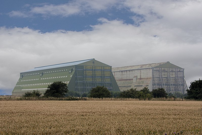 File:Bedfordshire-CardingtonHangars.jpg