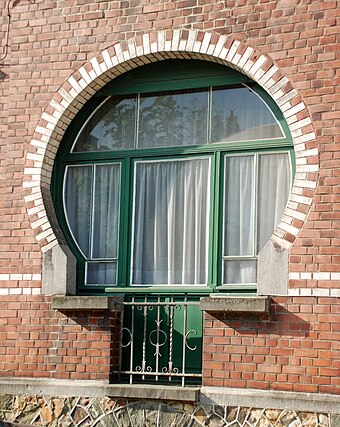 Fenêtre Art nouveau, chaussée de La Croix n° 22.