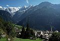 pohled z vrchu Diavolezza přes vesnici Bergell-Soglio, na vrcholy Sciora, Piz Cengalo, Piz Badile v pohoří Alp Bondasca