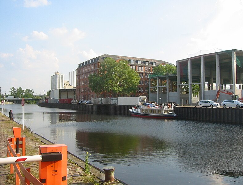 File:Berlin Hafen-Neukölln Oberhafen.jpg