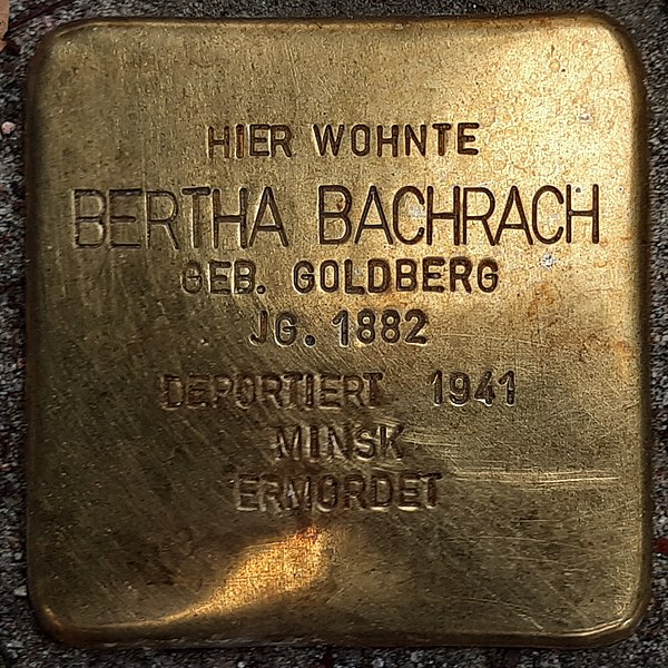 File:Bertha Bachrach - Parkallee 17 (Hamburg-Harvestehude).Stolperstein.nnw.jpg