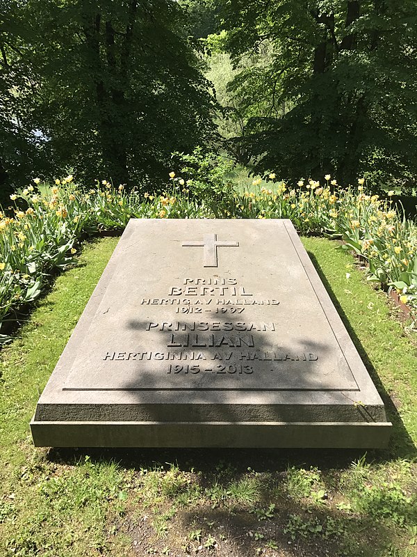 Lilian's and Bertil's grave in Solna