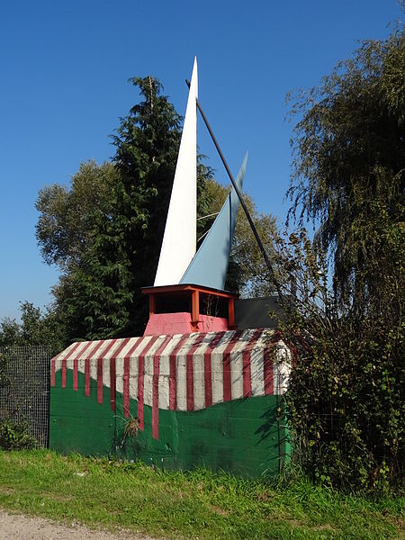 File:Beugen - Kunstwerk aan de Beugense Maasstraat.jpg