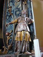 Statuia profetului Aaron care flanchează tabloul altarului